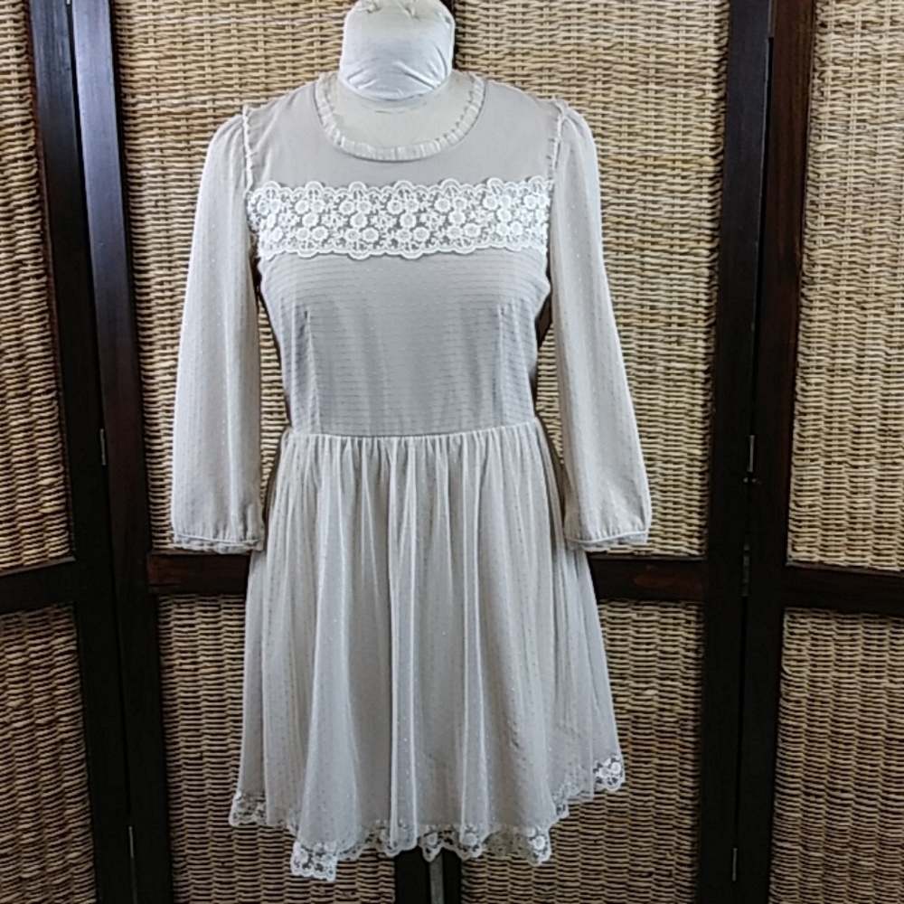 Beige Dress Quarter Sleeve Lace Trim Medium